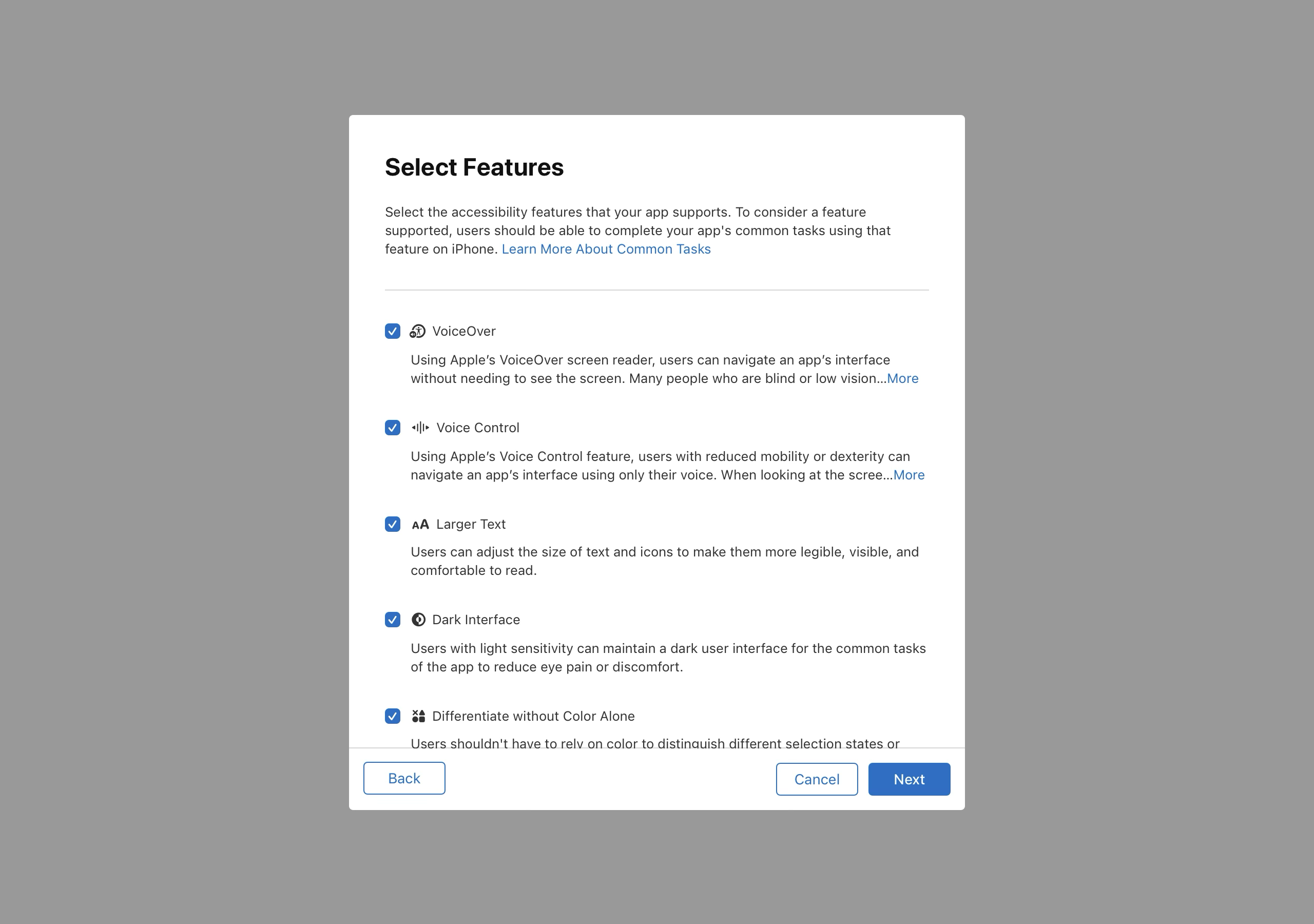 제목이 “기능 선택”인 팝업 창의 스크린샷입니다. 사용자가 앱이 지원하는 손쉬운 사용 기능을 선택하도록 안내합니다. 각 기능은 간단한 설명과 함께 체크박스로 표시되어 있으며, VoiceOver, “음성 명령”, “더 큰 텍스트”, “다크 모드 인터페이스”, “색상 사용 없이 구별” 기능이 선택되어 있습니다. 하단에는 “뒤로”, “취소”, “다음” 버튼이 있습니다.