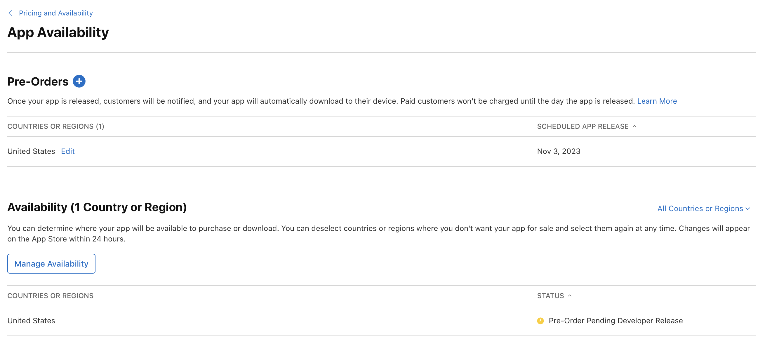 截屏为“App 供应情况”页面，其中“预购”部分列出了美国，以及 App 在美国的计划发行日期。“供应情况（1 个国家或地区）”部分也列出了美国，其状态为“等待开发者发行预购”。